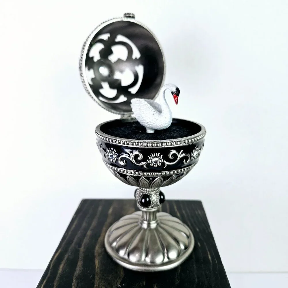 Jane Seymour Musical Egg Box "Swan Lake" St. Catherine's Court, EC, No Box - Picture 8 of 8